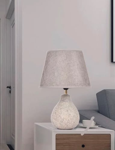 أبجورة قماشية بإضاءة صفراء