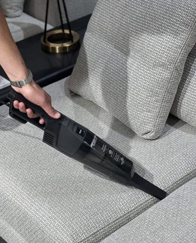 مكنسة كهربائية بحاوية مدمجة