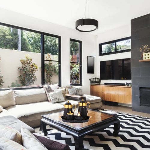 طقم أسود مذهب 6 قطع ترمس شاي وترمس قهوة وصينية وتم...