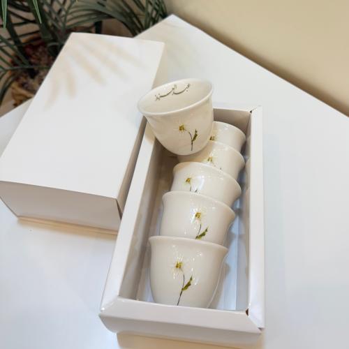 فناجيل قهوة مع الثيم