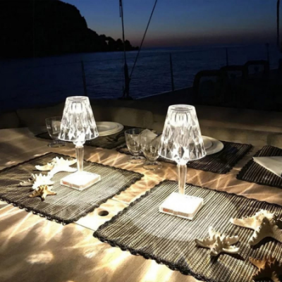 ابجورة كرستالية باضاءة ليد تعمل باللمس ومزودة بريم...