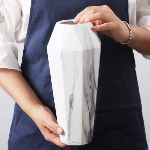 مزهرية سيراميك على الطراز الاسكندنافي