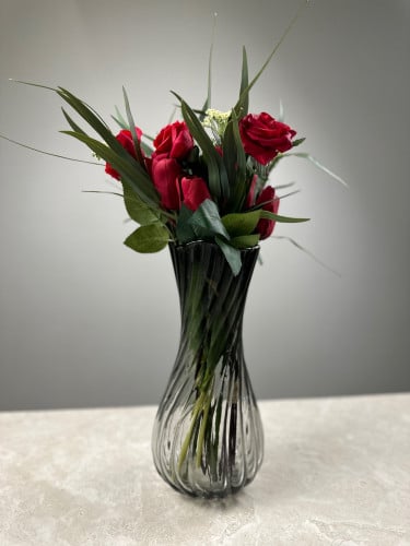 مزهرية زجاجية ملتفة