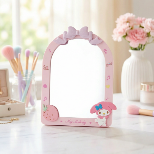 مرآة زينة بتصميم فيونكة من مجموعة هلو كيتي آند فري...