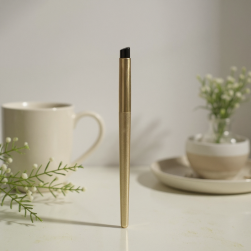 فرشاة حواجب مائلة من سلسلة قولدن