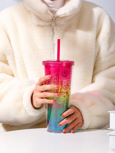 كوب مشروب بلاستيك بألوان متدرجة مع مزاز سعة كبيرة...