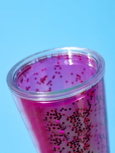 كوب مشروب بلاستيك بألوان متدرجة مع مزاز سعة كبيرة...