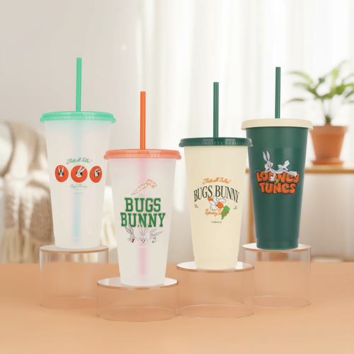 مجموعة مطارات بلاستيكية مع مزاز من سلسلة باغز باني...