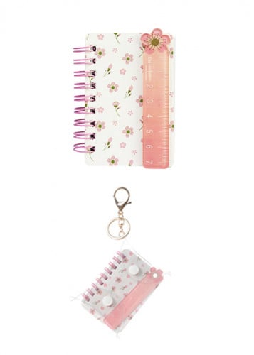 ميدالية بشكل دفتر ملاحظات من سلسلة زهر ساكورا