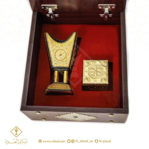 صندوق فاخر يحتوي على مبخرة ملكية مع علبة عود