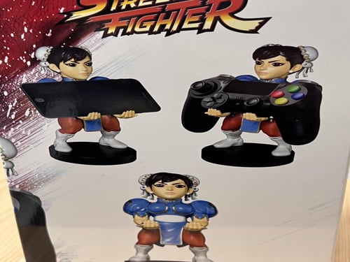 حامل كنترولر بشخصية ستريت فايتر (chun lee )