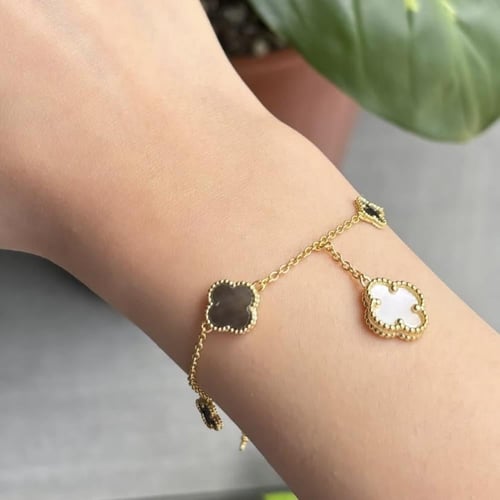 طقم فان كليف بوردة نازلة مميز