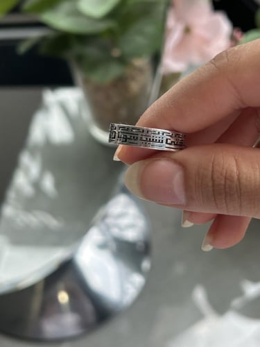 خاتم بعبارة مميزة