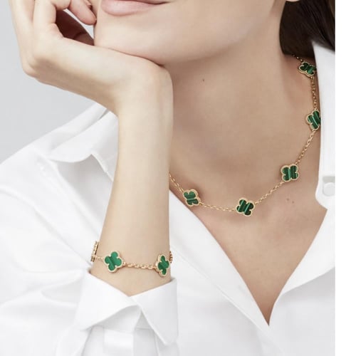 اسورة فان كليف خمس وردات بالحجر الملون