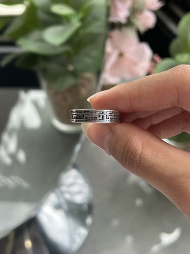 خاتم بعبارة مميزة