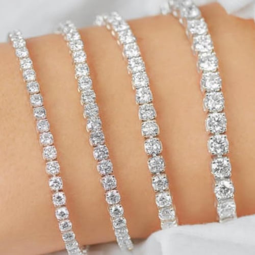 اسورة تنس صغير