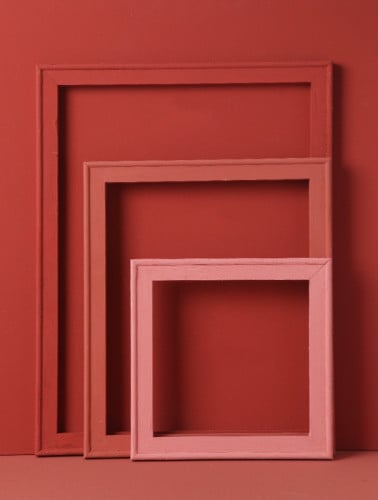 اطار خشبي لون احمر