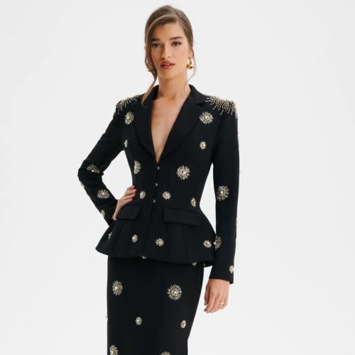 تنورة وجاكيت مقاس 18