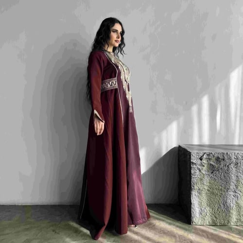 ثوب عسيري عنابي بـ تصميم عصري #3