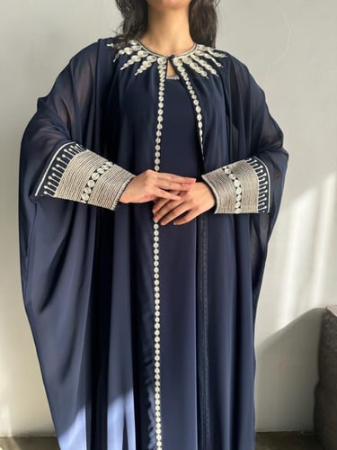 ثوب عسيري كحلي بـ تصميم عصري #2