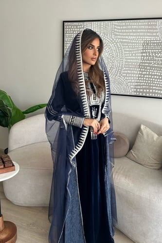 ثوب عسيري "كحلي" بتصميم عصري