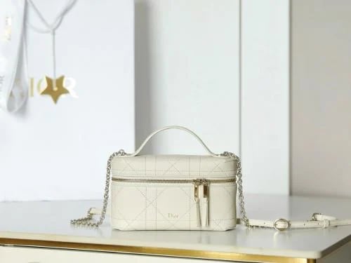 ديور Trianon Soft Vanity مقاس 19cm
