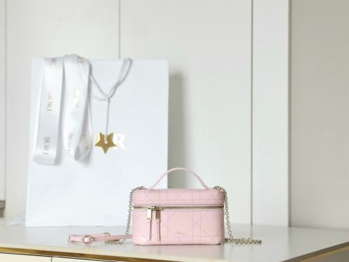 ديور Trianon Soft Vanity مقاس 19cm