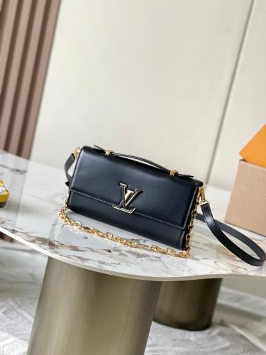 لوي فيتون WALLET ON CHAIN CAPUCINES مقاس 23cm