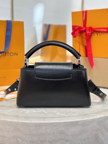 لوي فيتون CAPUCINES EAST-WEST مقاس 22cm