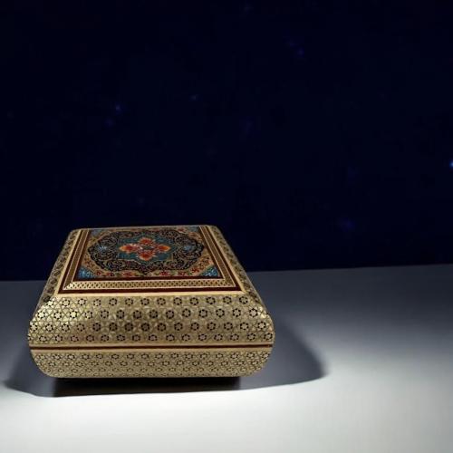 علبة خشبية فاخرة مطعمه بالعاج والنحاس