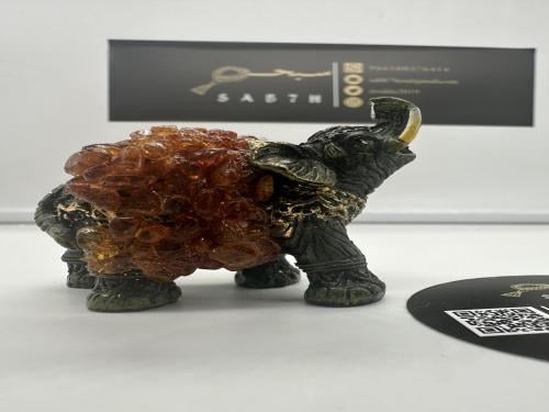 تحفة فنية فيل ملبس كهرمان الوزن 42