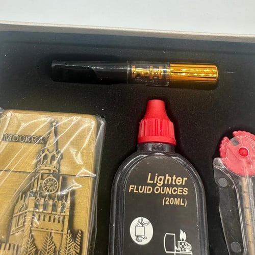 ولاعة من المعدن تحمل شعار روسيا مع الملحقات