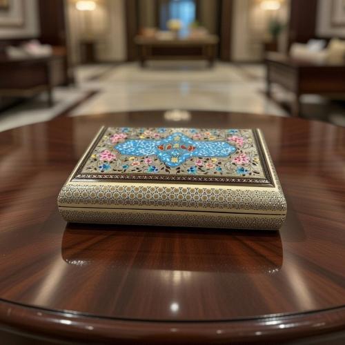 صندوق خشبي فاخر جدا مطعم بالعاج والنحاس