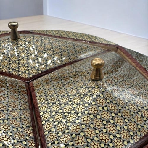 علبة خشبية صناعة يدوية مطعمه بالنحاس والعاج للتقدي...