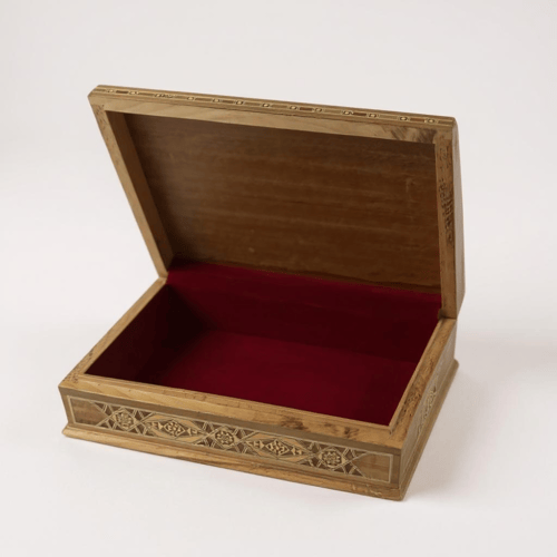 علبة خشبية مطعمه بالصدف