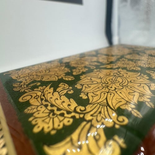 علبة خشبية صناعة يدوية مطعمه بالعاج والنحاس