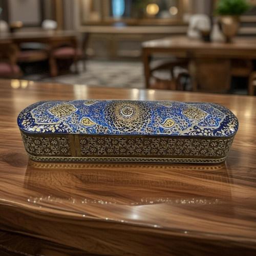 علبة خشبية مطعمه بالعاج والنحاس