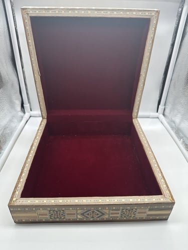 علبة فاخرة من خشب الموزاييك