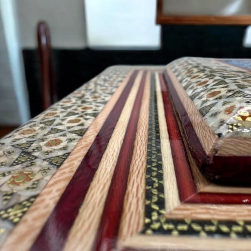 صندوق خشبي فاخر مطعم بالعاج والنحاس