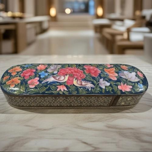 علبة خشبية مطعمه بالعاج والنحاس