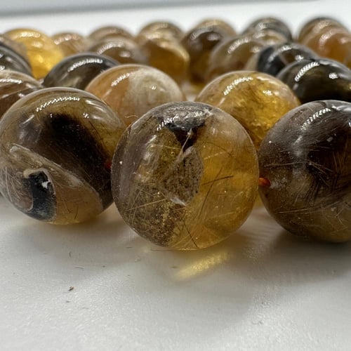 سبحة من جلد الذيب الطبيعي مع عينه من جلد ذيب