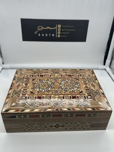 علبة خشبية فاخرة لحفظ المقتنيات مطعمه بالصدف