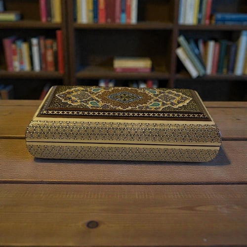 علبة خشبية مطعمه بالكامل من العاج والنحاس