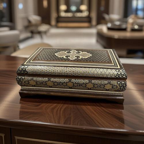 صندوق خشبي مطعم بالعاج والنحاس