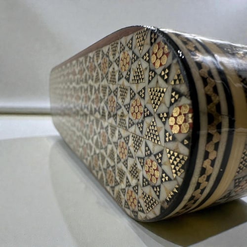 علبة خشبية مطعمه بالعاج والنحاس