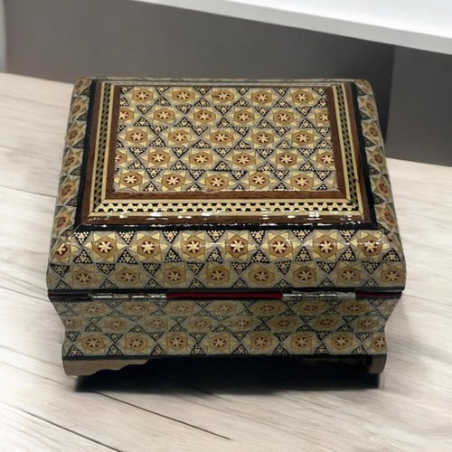 علبة خشبية فاخرة مطعم بالعاج والنحاس