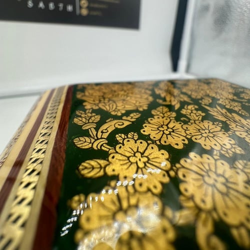 علبة خشبية فآخره صناعة يدوية مطعمه بالنحاس والعاج