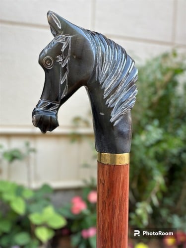 عصى رجالي من خشب الورد ورأس الخيل من قرن الجاموس