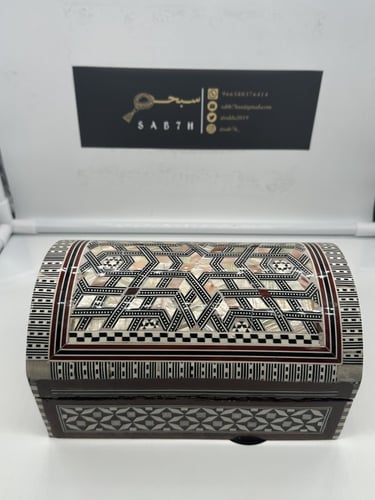 صندوق خشبي لحفظ المقتنيات مع قفل