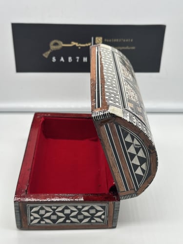 علبة خشبية فاخرة لحفظ المقتنيات